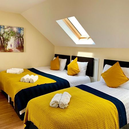 London Studio Apartments, Private Bathroom, Kitchenette, Parking, Np7 Esterno foto